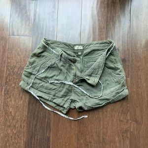 AERIE Shorts Paperbag Green. Size 6.